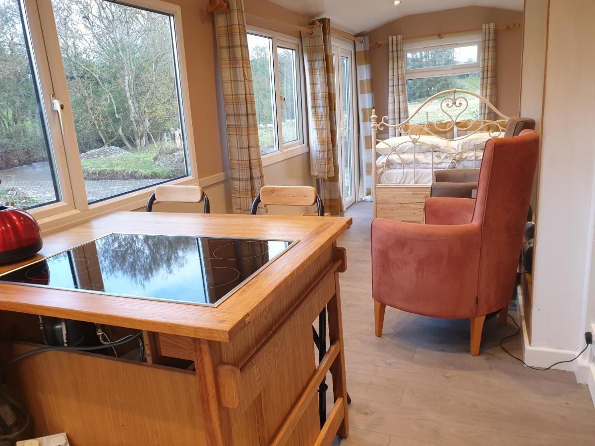 Riverside Cabin In Shropshire Озуэстри Экстерьер фото